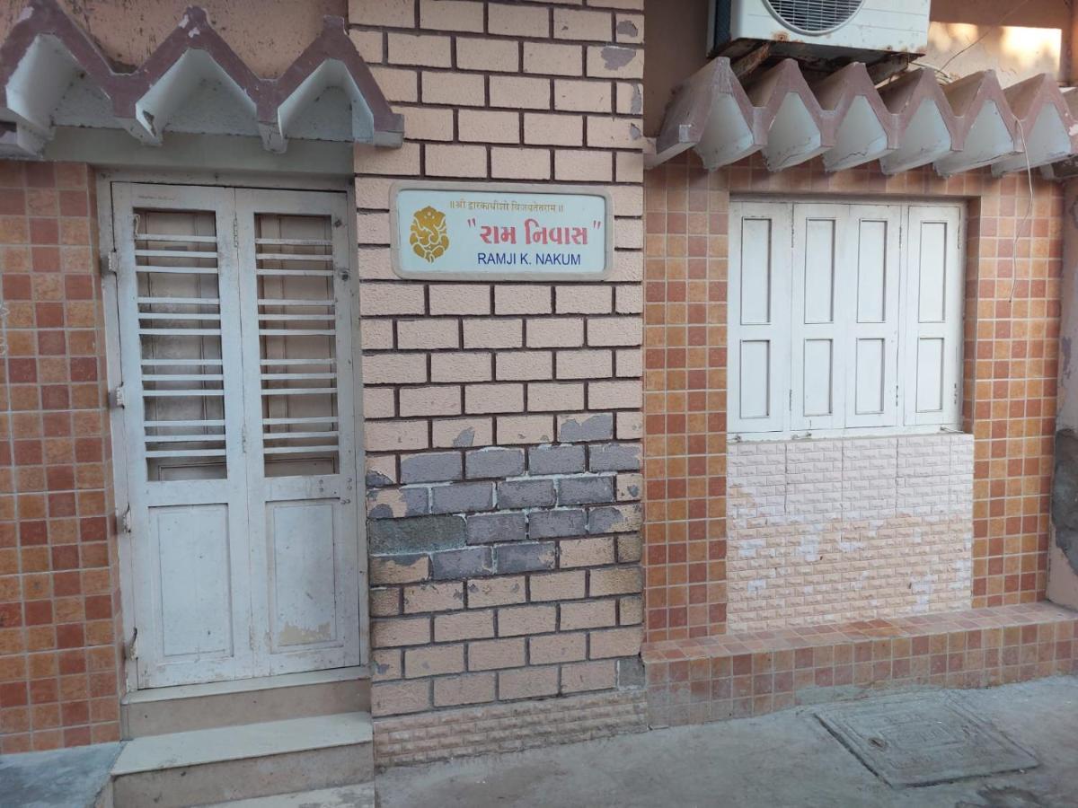 Ram Nivas Home Stay Dwarka ภายนอก รูปภาพ