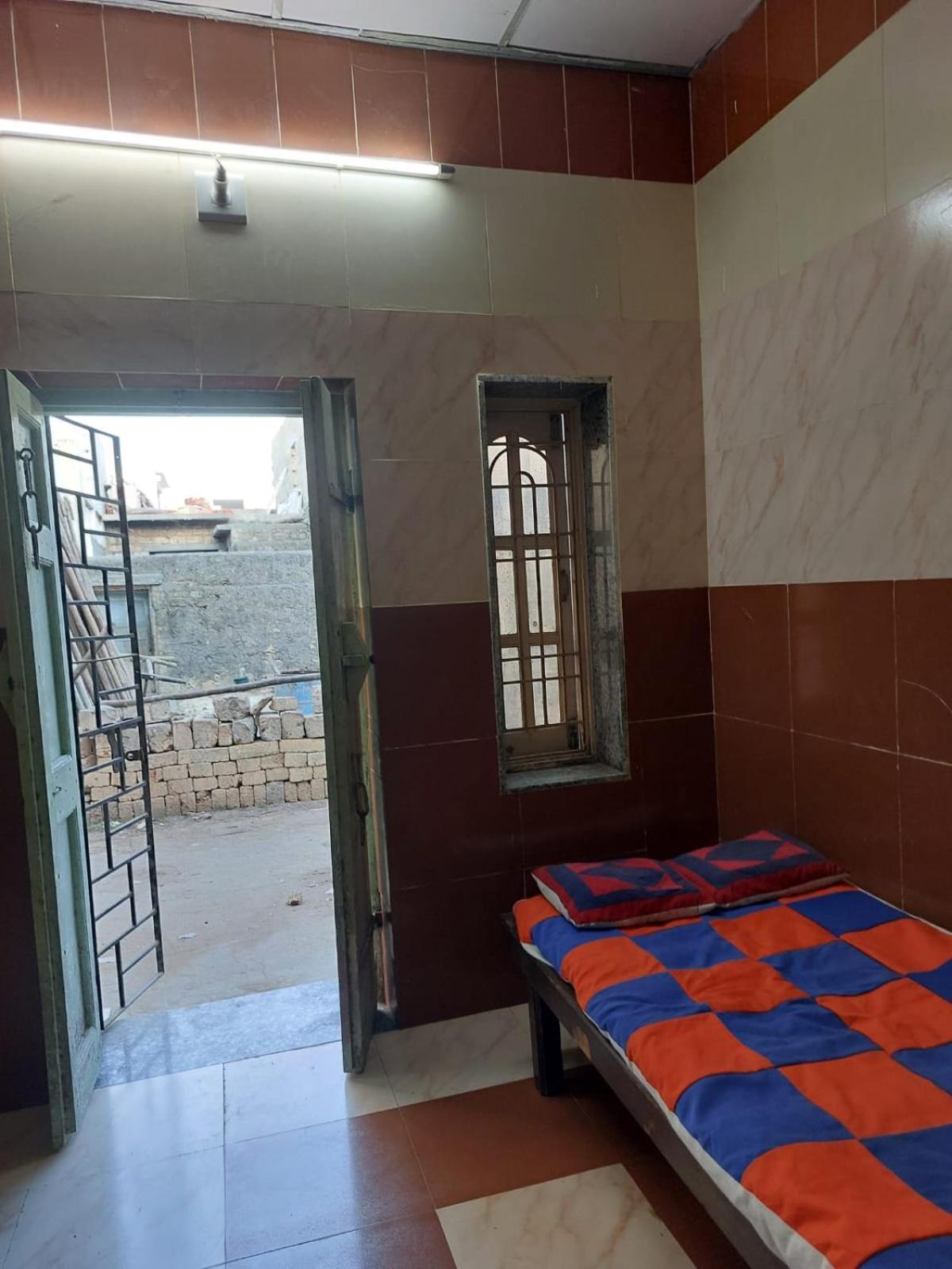 Ram Nivas Home Stay Dwarka ภายนอก รูปภาพ